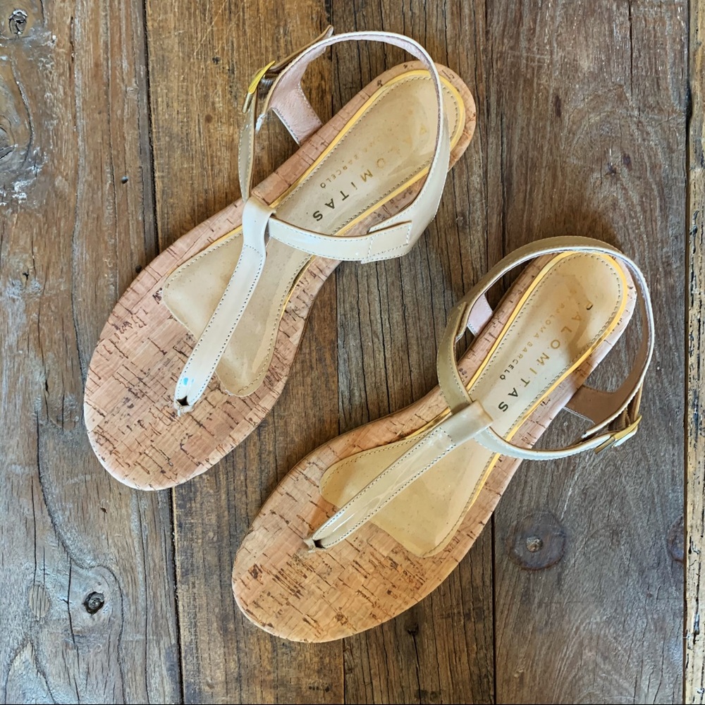 Palomitas patent nude sandals